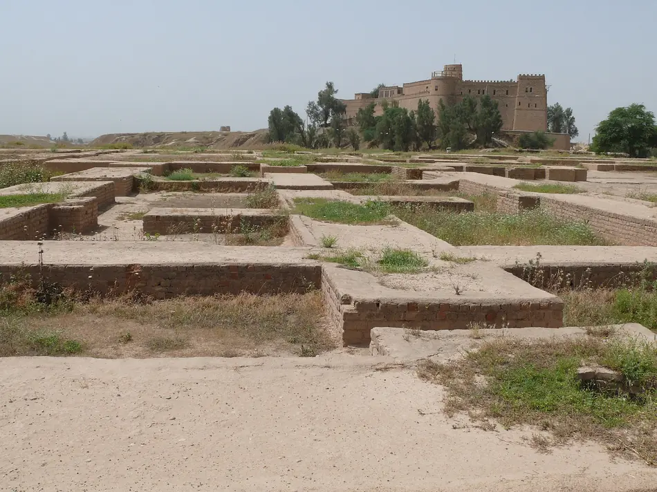 A Apadana de Susa e o castelo da escavação