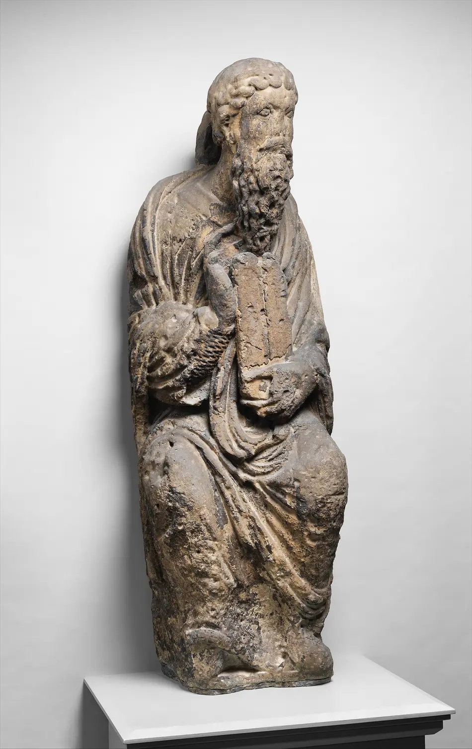 Moisés com as tábuas, escultura do século XII