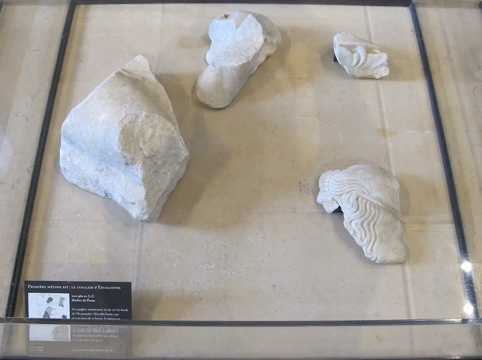 Templo de Zeus em Olímpia — Métopa (Trabalhos de Héracles)